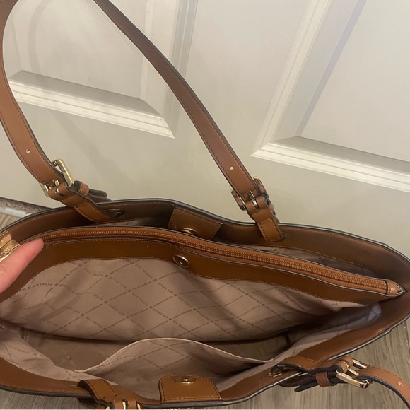 Michael Kors purse - Picture 7 of 8